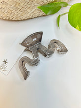 Load image into Gallery viewer, Korean Big Wave shaped clamp