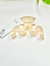 Load image into Gallery viewer, Korean Big Wave shaped clamp