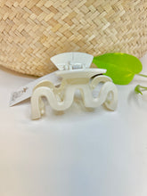 Load image into Gallery viewer, Korean Big Wave shaped clamp