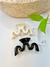 Load image into Gallery viewer, Korean Big Wave shaped clamp