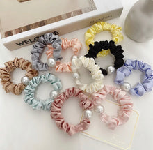 Load image into Gallery viewer, Pearl elastic scrunchie
