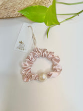 Load image into Gallery viewer, Pearl elastic scrunchie
