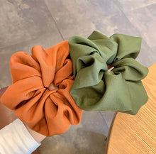 Load image into Gallery viewer, Maxi oversized SCRUNCHIE
