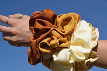 Load image into Gallery viewer, Maxi oversized SCRUNCHIE
