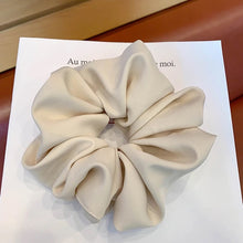 Load image into Gallery viewer, Maxi oversized SCRUNCHIE
